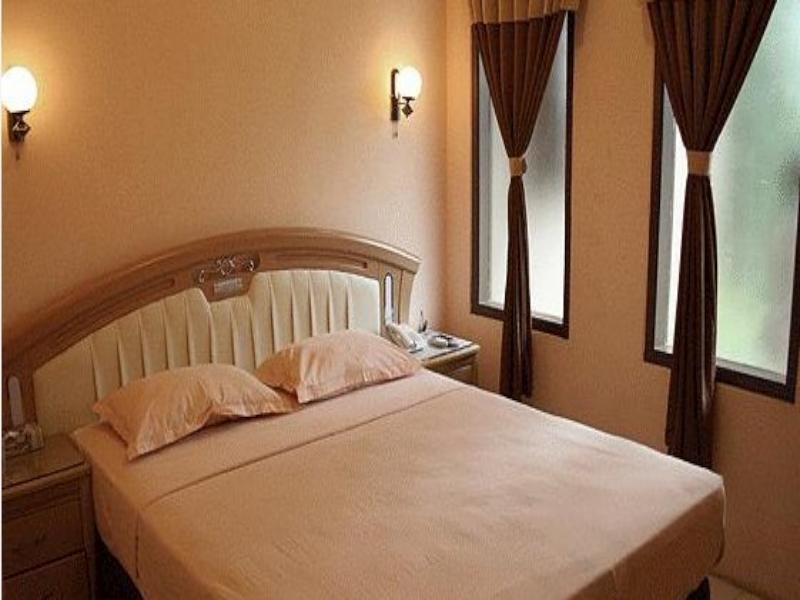 Patria Garden Hotel Blitar Exterior photo